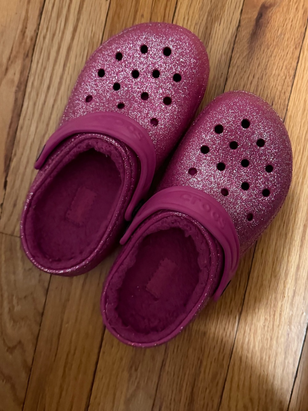 CROCS Kids Glitter Clogs in Bright Pink
